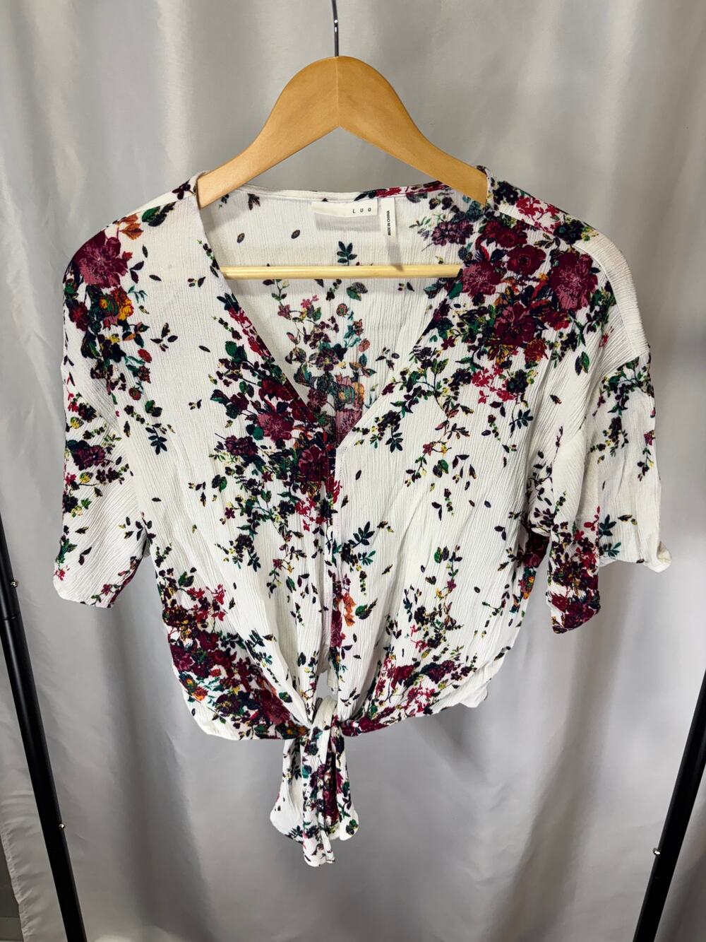 LUQ Women’s Large Floral Tie Front Blouse White Burgundy Short Sleeve Boho Top